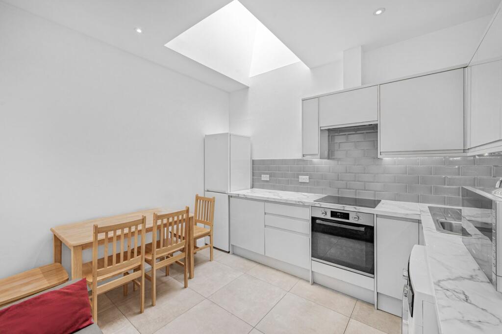 House in London - View 2
