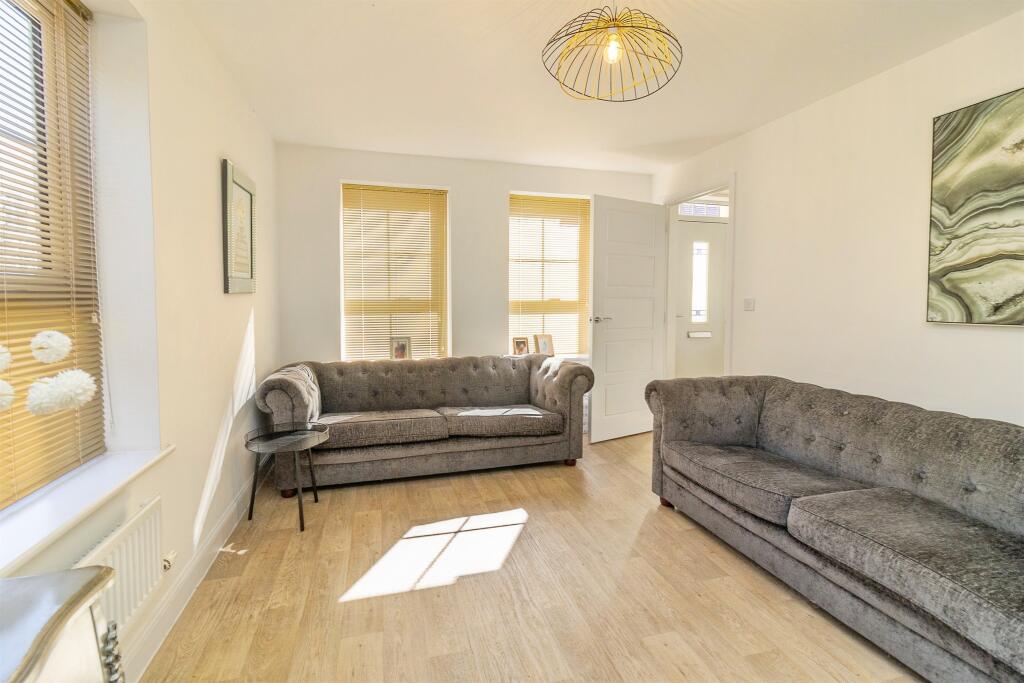 House in Dunstable, Central Bedfordshire - View 4