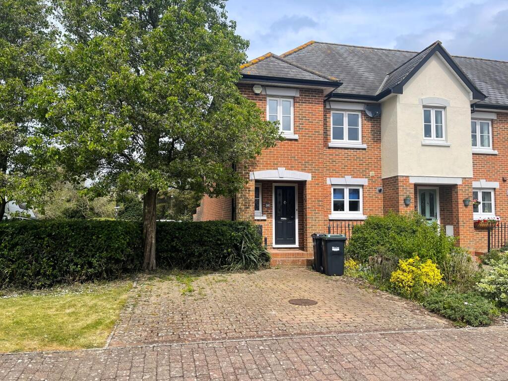 3-bed terraced on Sir Christopher Court, Hythe, £450,000
