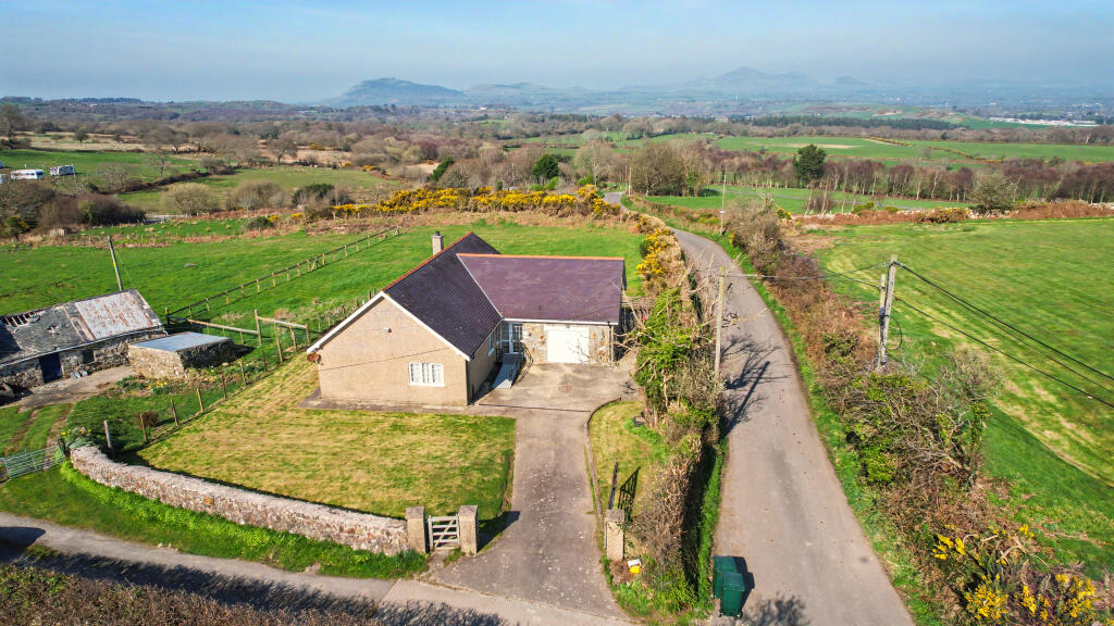 Main image of property: Henllys Isaf, Llanbedrog