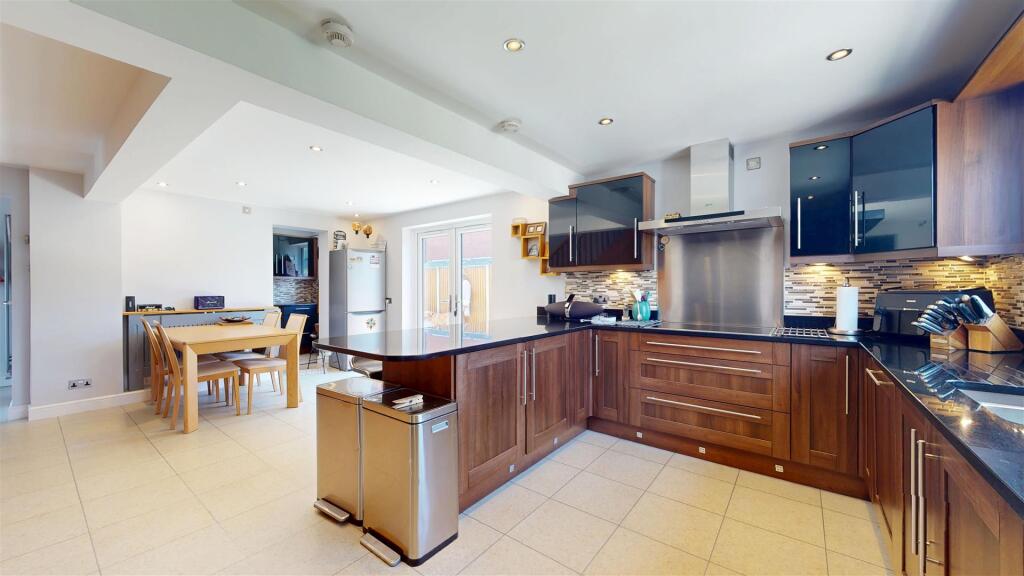 House in Milton Keynes, Two Mile Ash, Abbey Hill - View 5