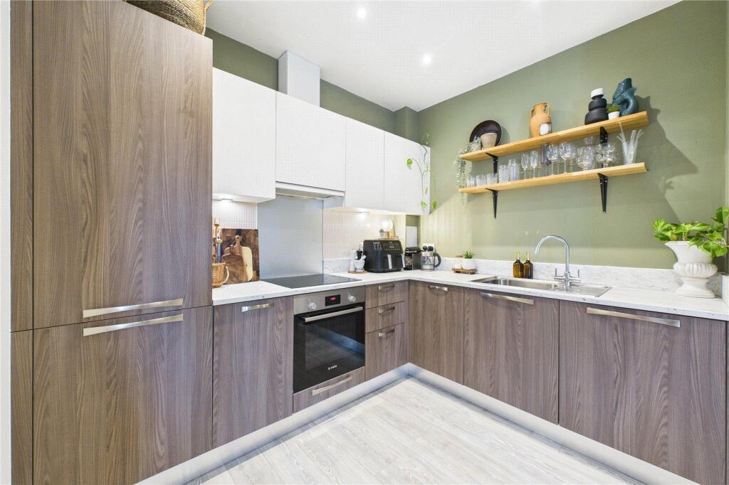 Apartment in Redhill - View 5