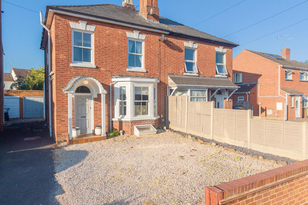 House in Worcester - View 2
