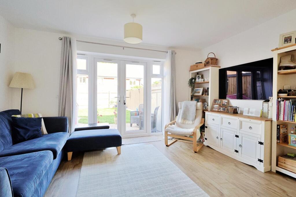 Arnhem Close, Corfe Mullen photo 5