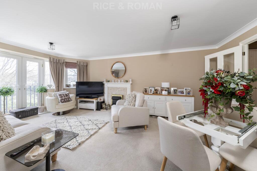 Hinchley Manor, Hinchley Wood photo 3