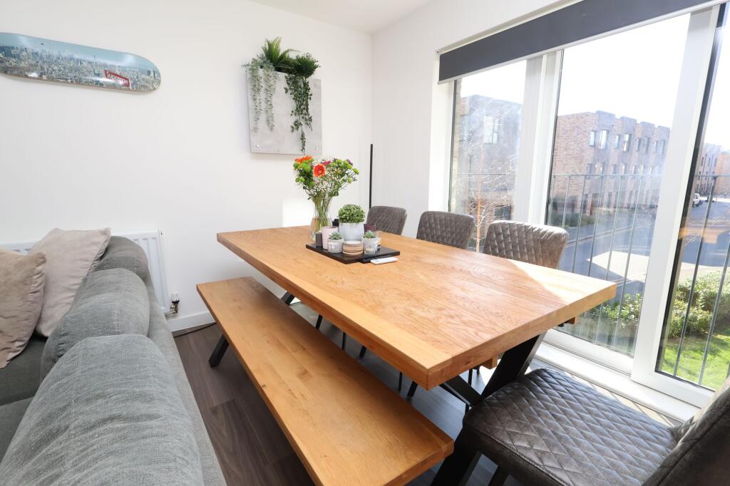 Enriqueta Rylands Close, Stretford, M32 - More
