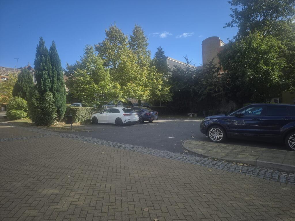 Apartment in Maidstone, Kent - More