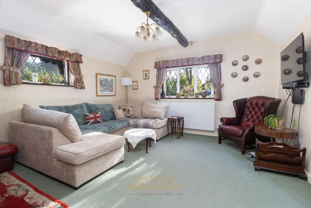 House in Tandridge, Felbridge - More