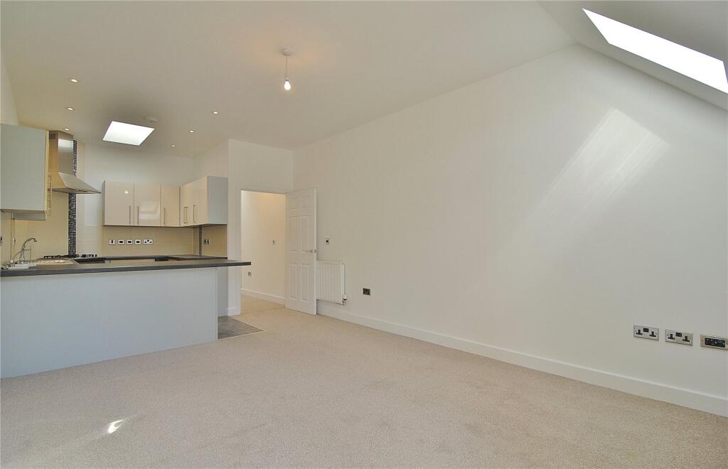 Apartment in Stroud - View 5