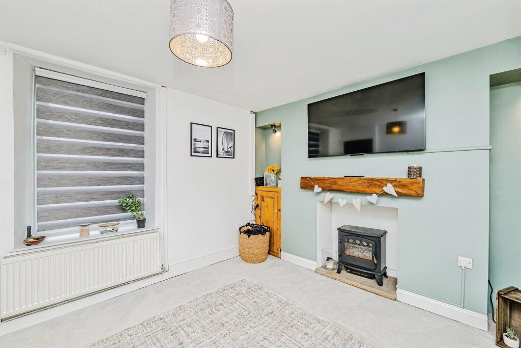 House in Cardiff, Llangynwyd Lower - View 4