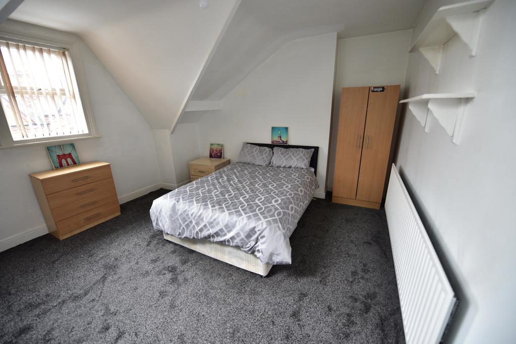 House in Leeds, West Yorkshire - View 4