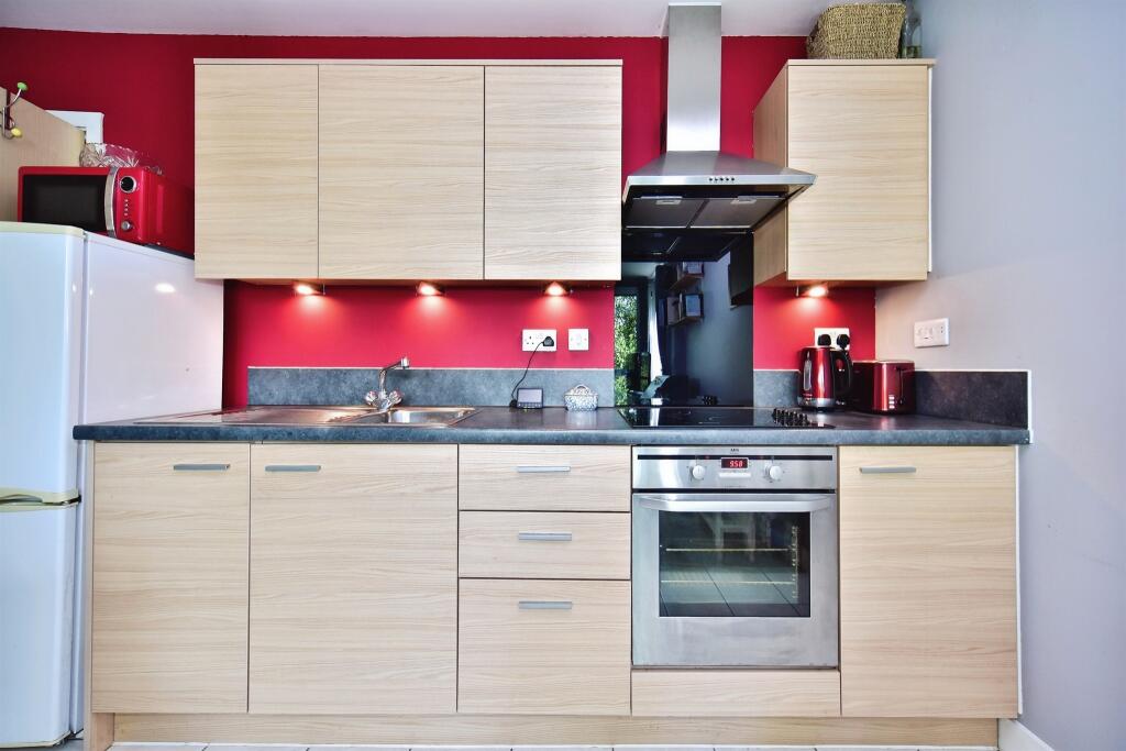 Apartment in Maidstone, Kent - More