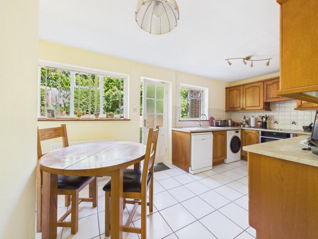 Wickham Close, Haywards Heath, RH16 photo 3