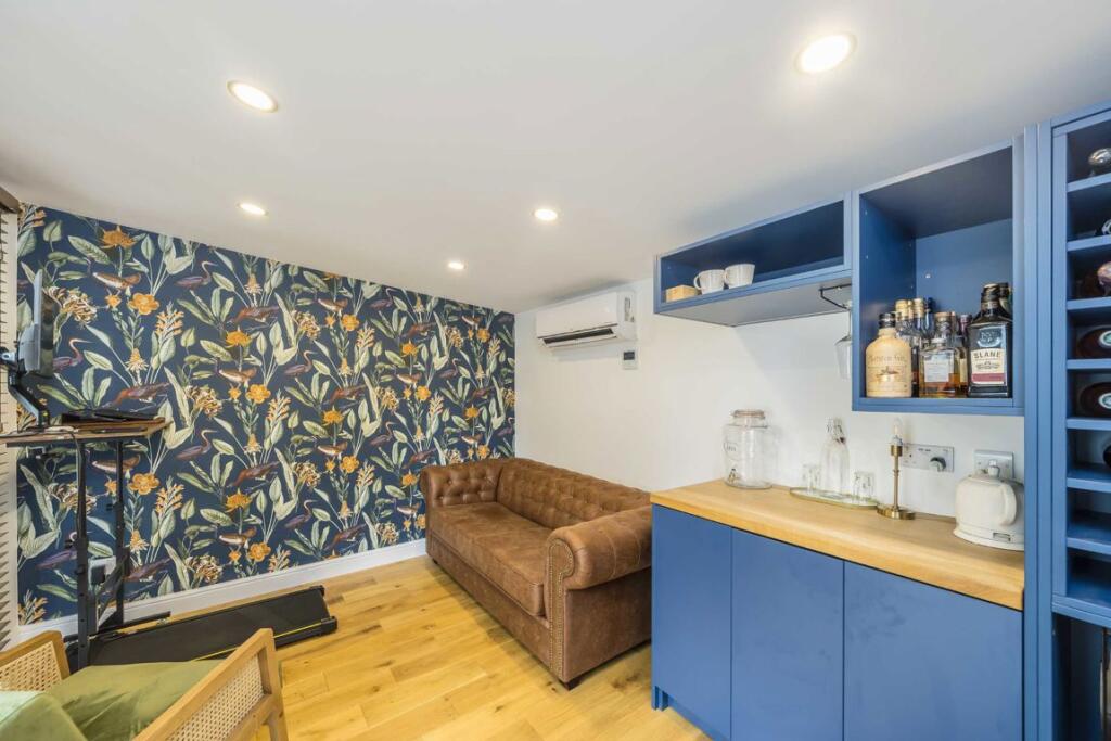 Apartment in London - View 5
