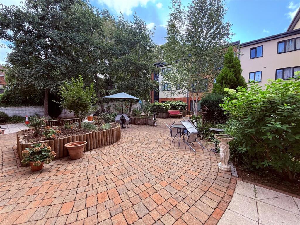 Additional image 4 of Queensridge Court