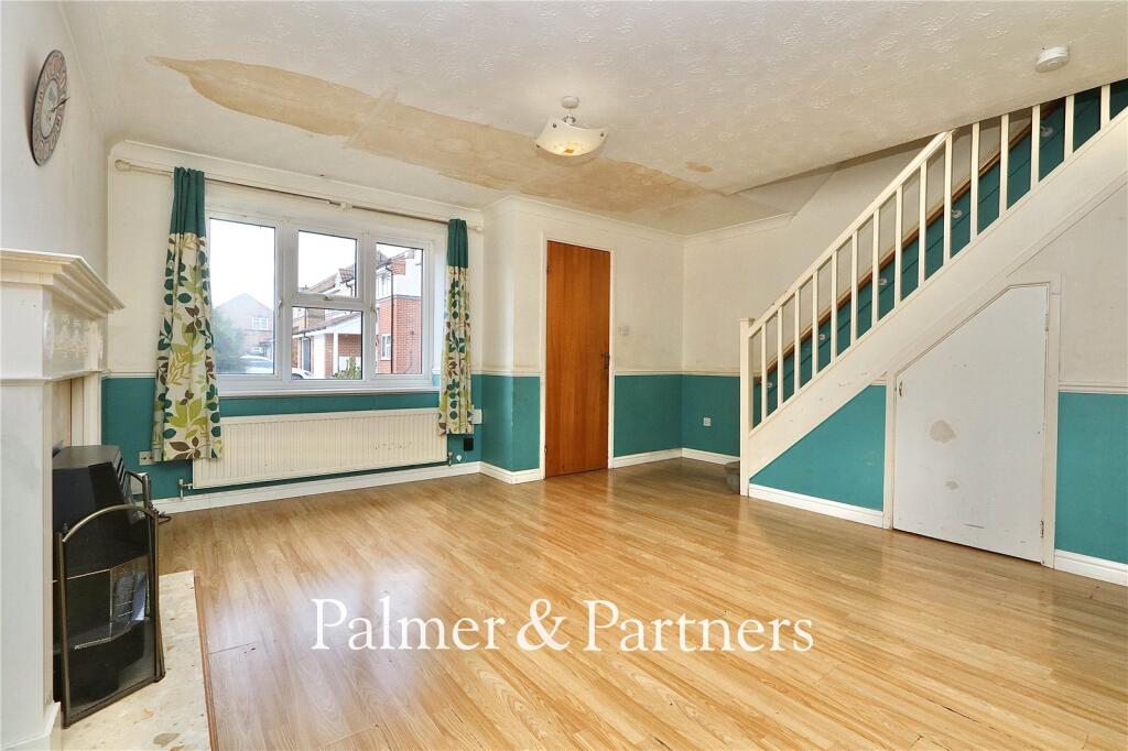 House in Ipswich, Pinebrook, Pinewood - More