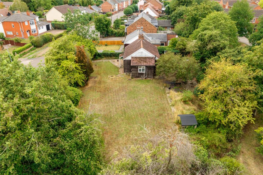 Cosgrove Road, Old Stratford, Milton Keynes, Northamptonshire, MK19 - View 5