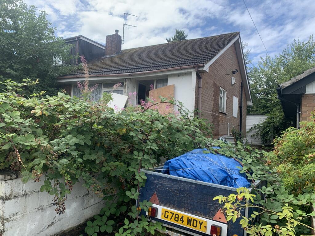 2-bed bungalow on Thetford Drive, Manchester, M8, £150,000