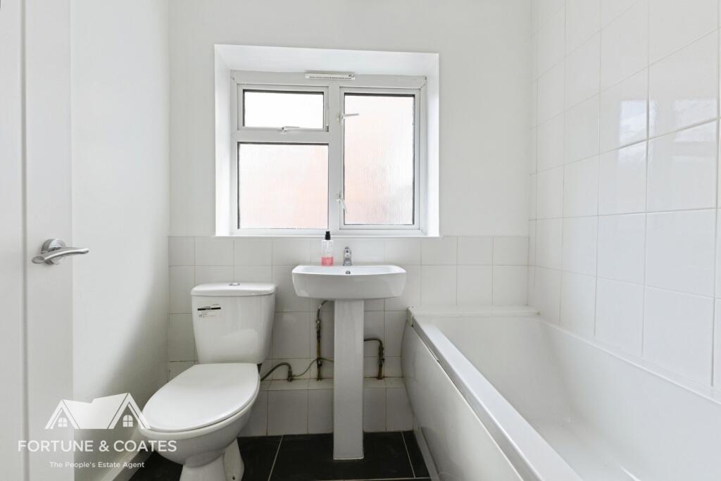 Apartment in Harlow, The Stow - View 4
