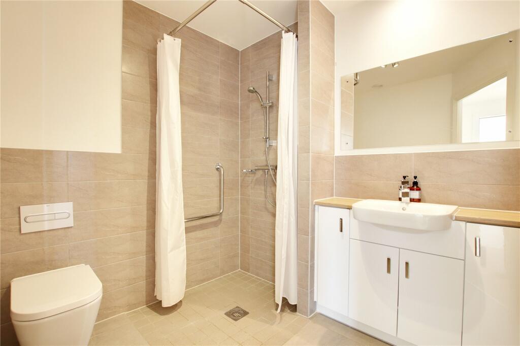 Heene Road, Worthing, BN11 - More