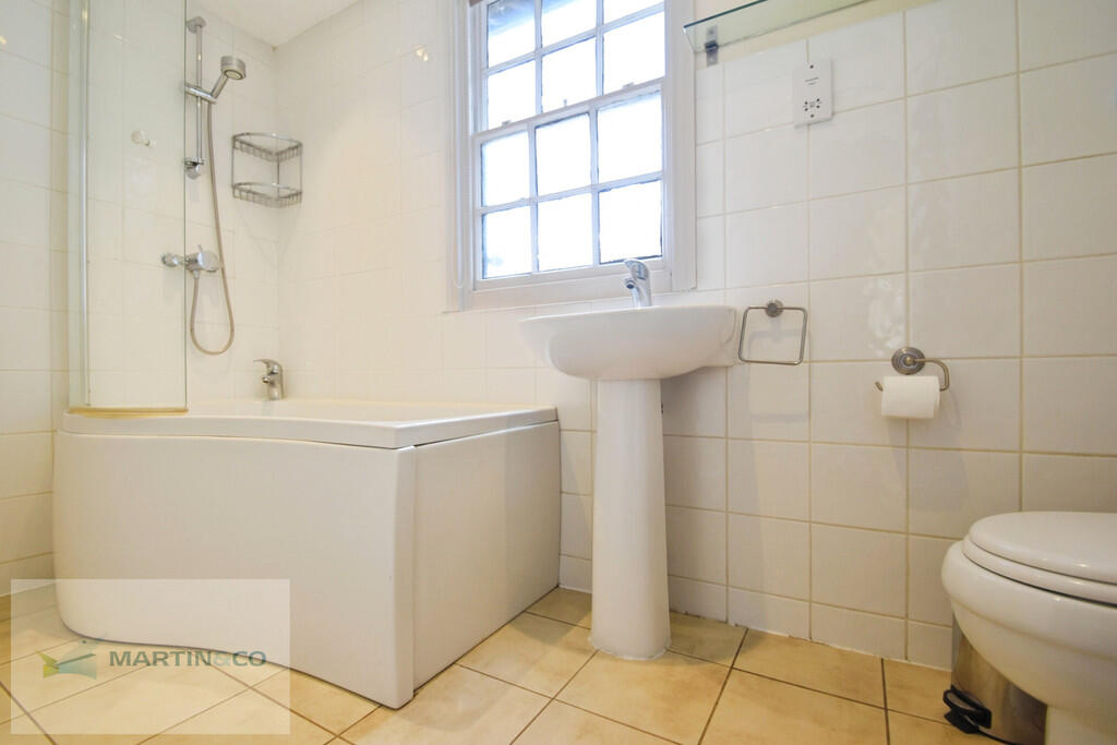 Apartment in Redhill - More