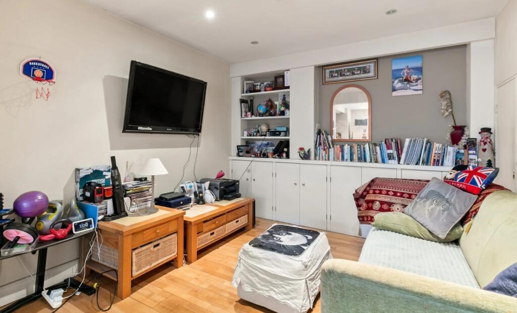 2 bedroom house for rent