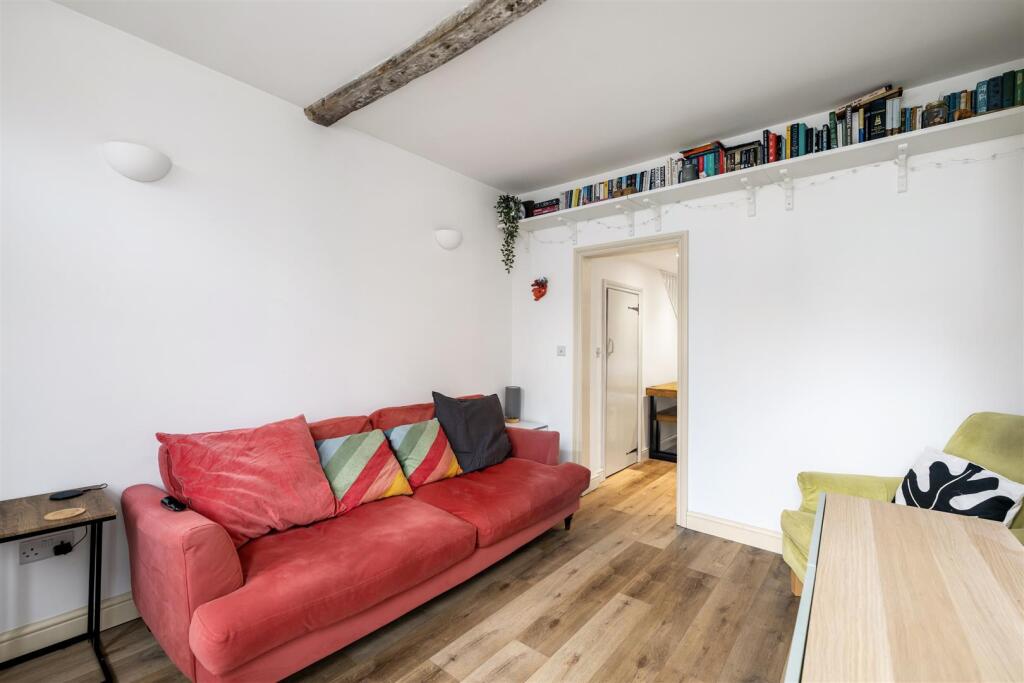 House in Lincoln - View 5