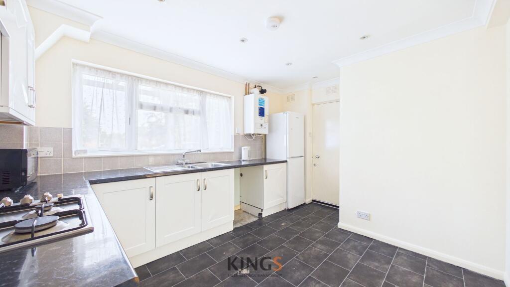 House in Hatfield, Roe Green - View 5
