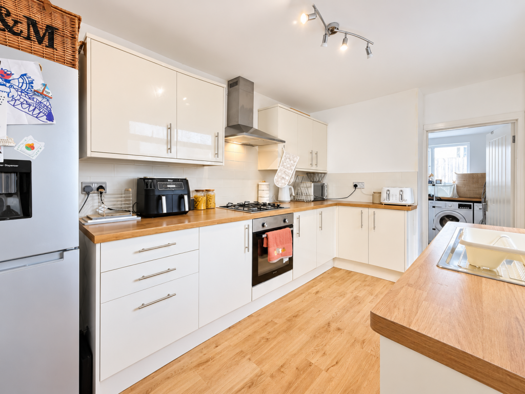 House in Abernant, Aberdare East - More