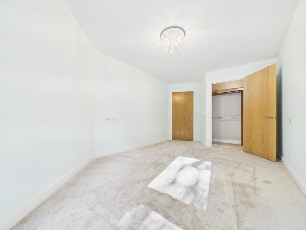 Apartment in Wolverhampton, Tettenhall - View 5
