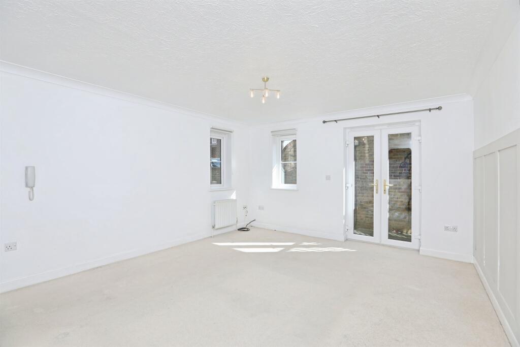 Apartment in Swale, Iwade - More