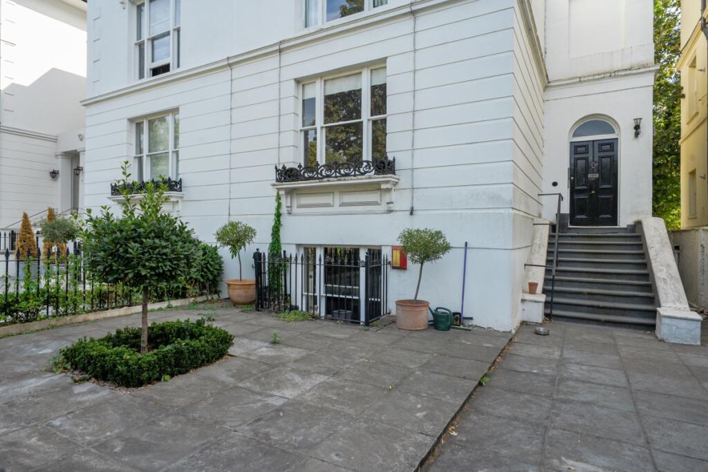 Apartment in Windsor - View 5
