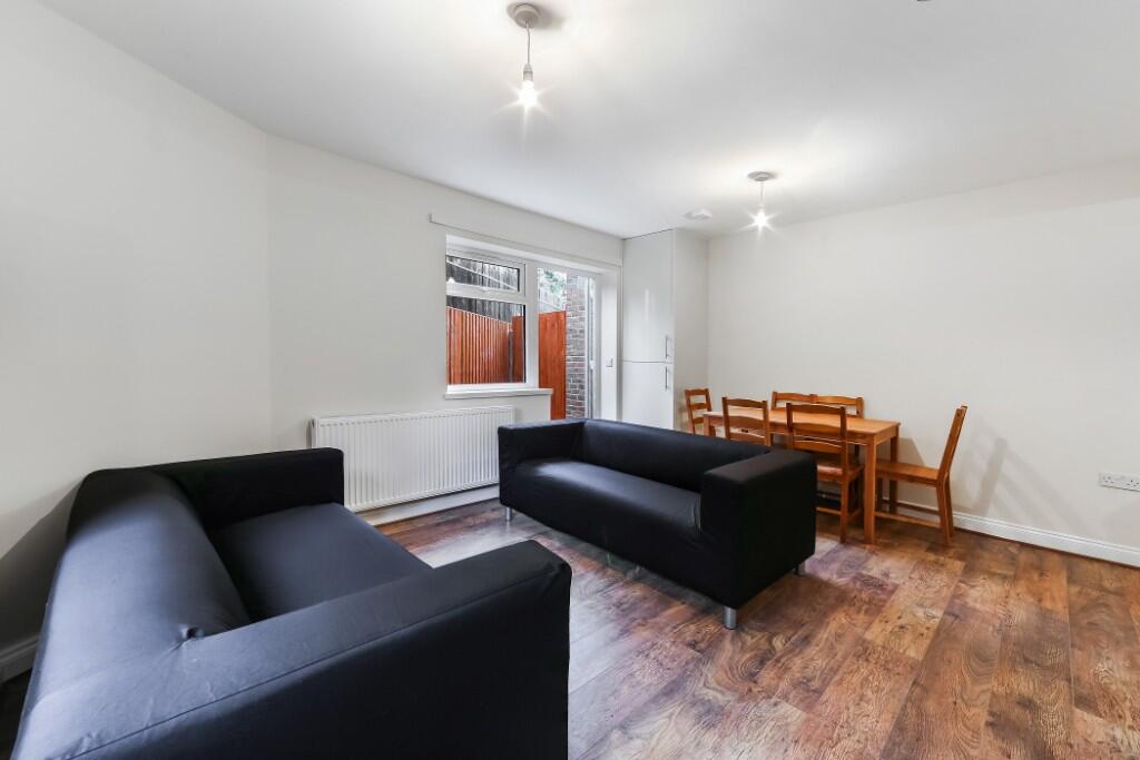 6 bedroom semi-detached house for rent
