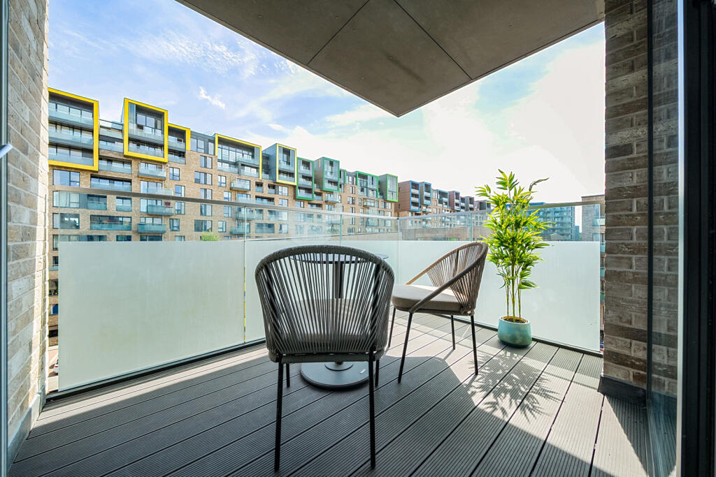 Apartment in London, Royal Borough of Greenwich - More