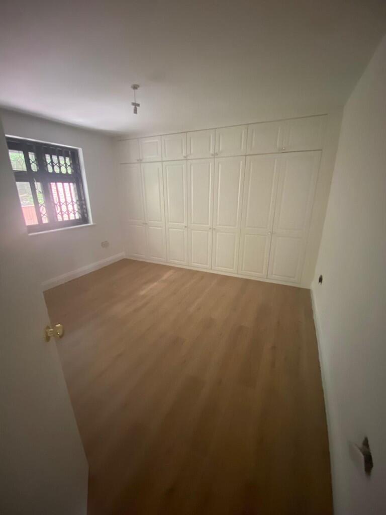 Edgware Way, HA8 photo 3