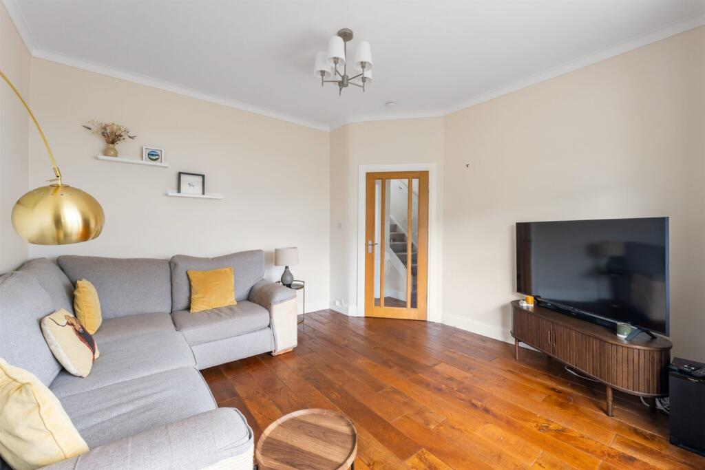 House in Thornliebank, Woodfarm - View 5