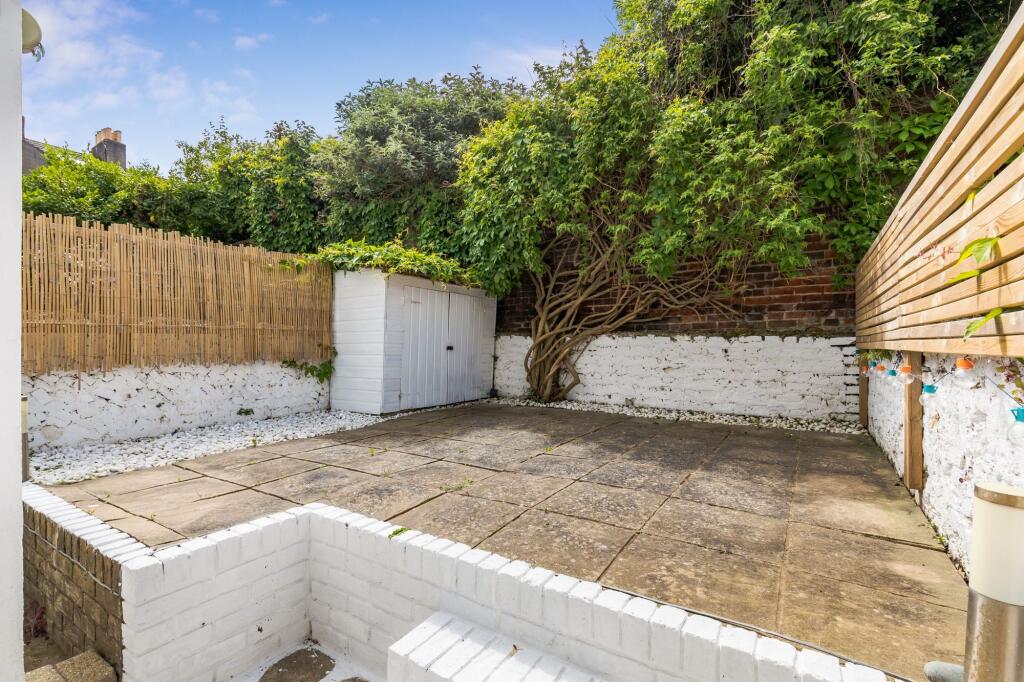 Apartment in Brighton & Hove, Hove - View 2