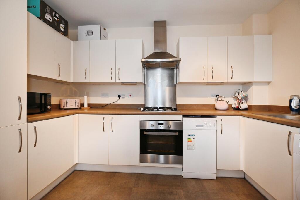 21 Jasmine Square, Reading, RG5 photo 4