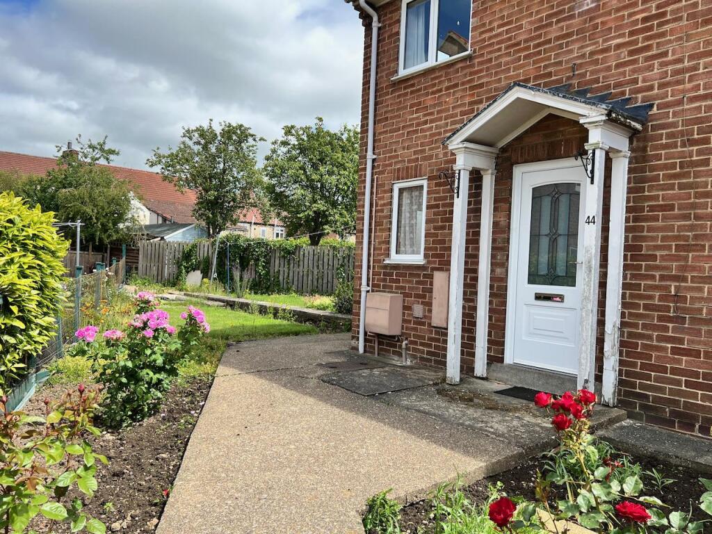 44, Manor Drive, Pickering photo 4