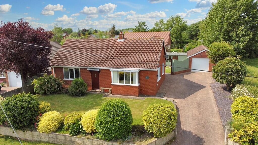 3-bed bungalow on Holywell Lane, Utterby LN11 0TU, £250,000