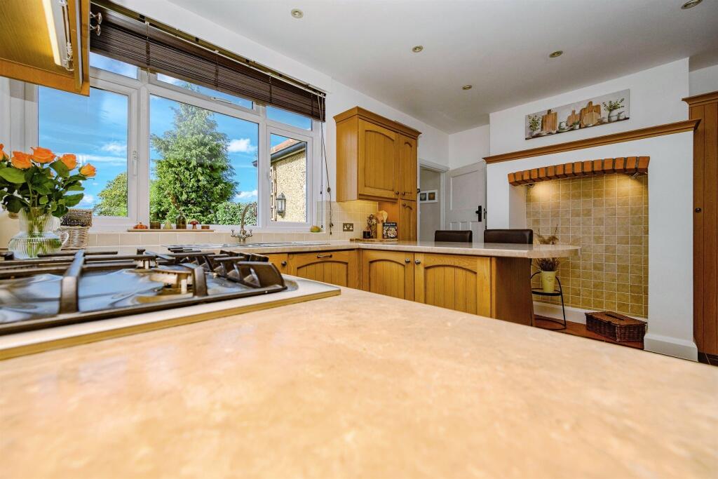 House in Three Rivers, Abbots Langley - More