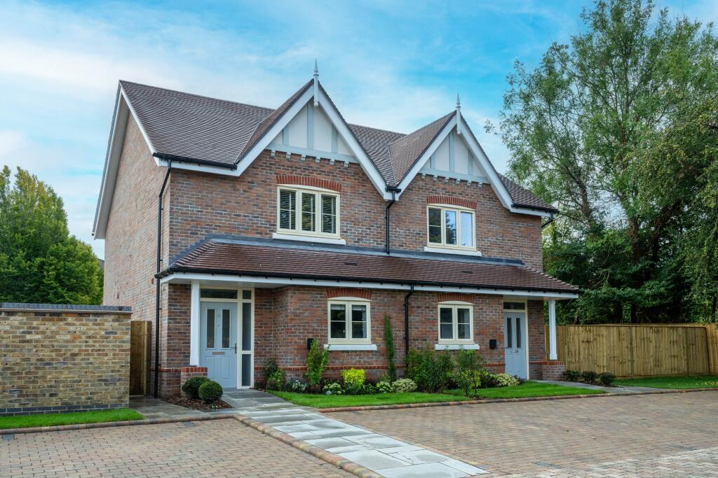 3-bed semi-detached on De Havilland Place, White Waltham Village, Maidenhead, £620,000