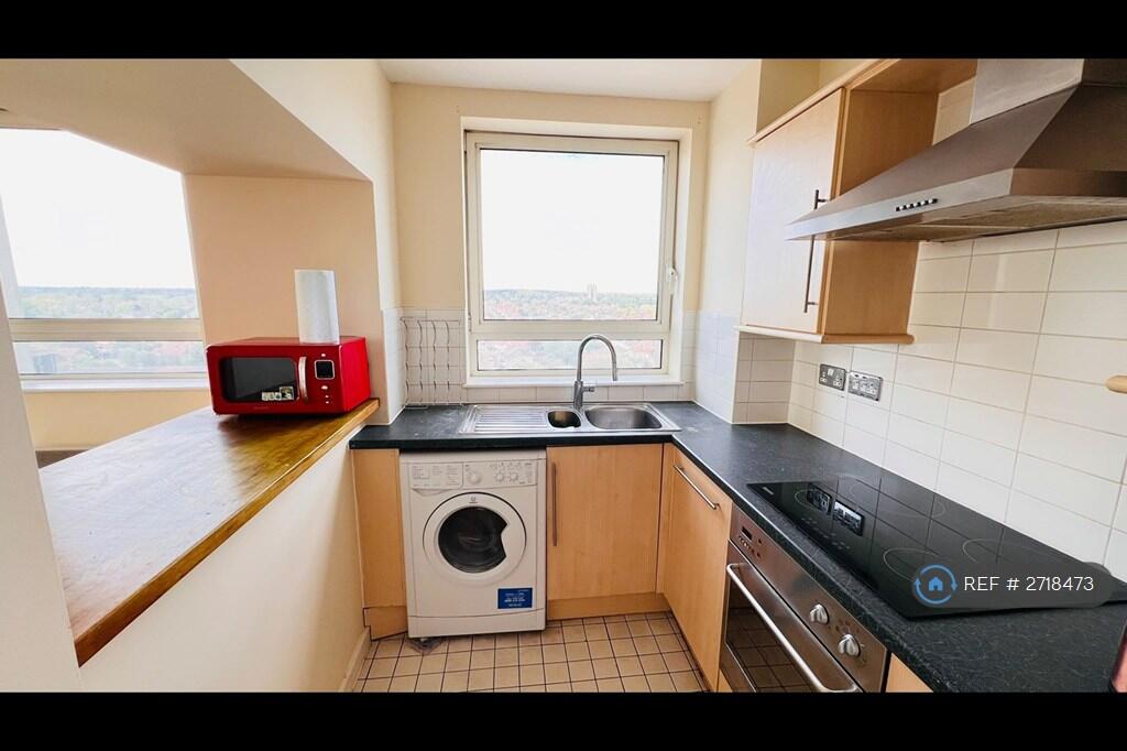 Apartment in Romford - View 5