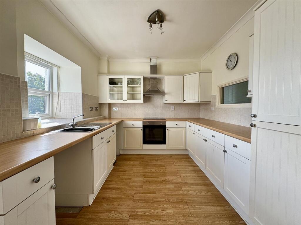 Apartment in Plymouth - View 5