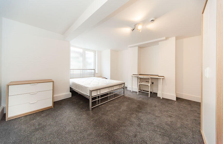 6 bedroom terraced house for rent