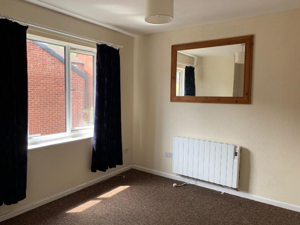 16 Kinnerton Court photo 2