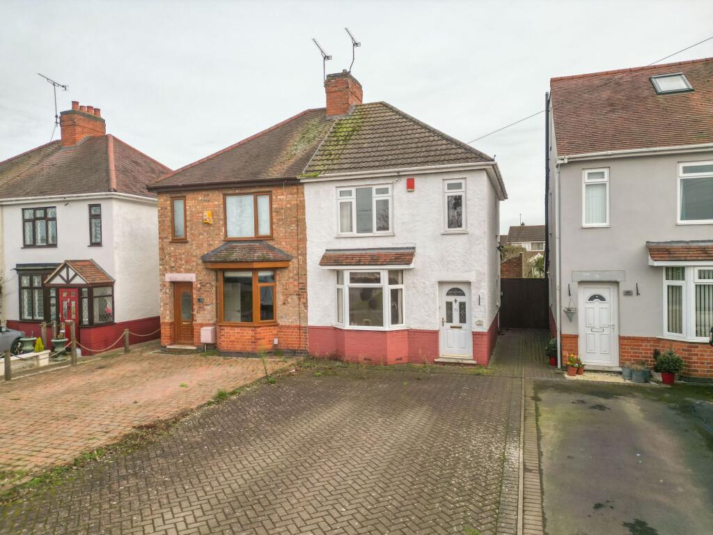3-bed semi-detached on Golf Drive, Nuneaton, CV11, £240,000