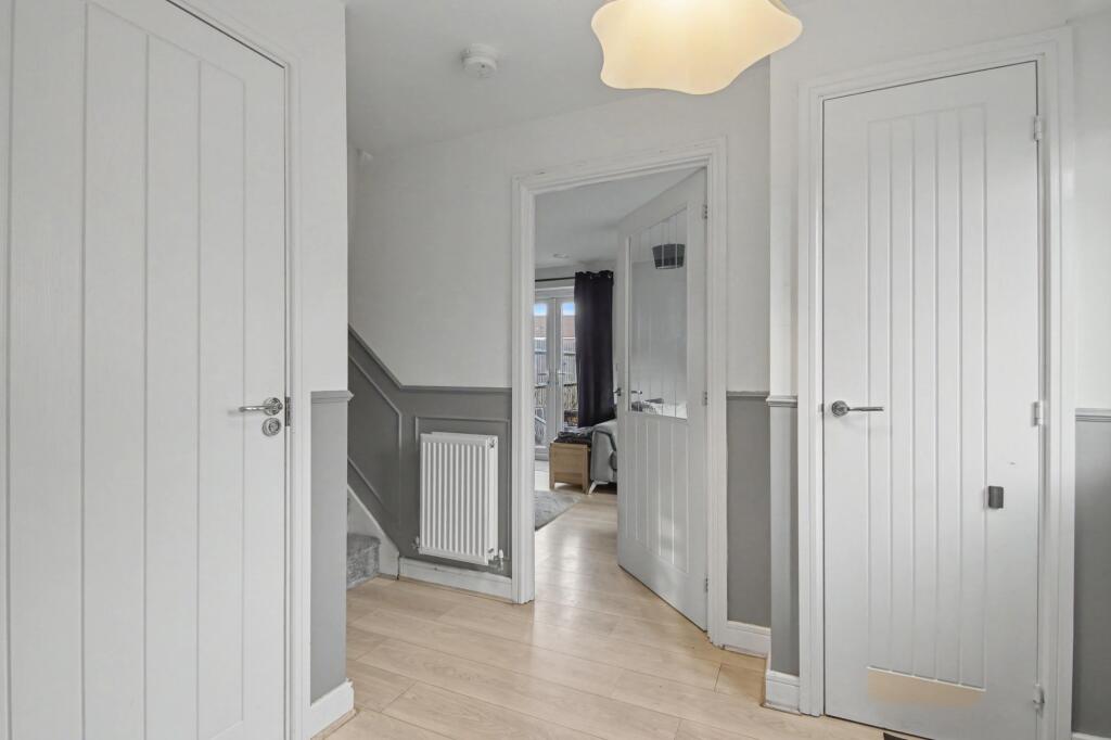 House in Nuneaton and Bedworth, Warwickshire - More