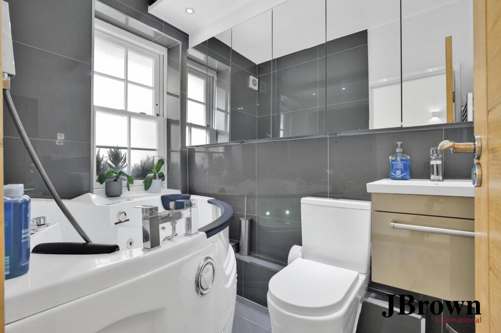 Apartment in London - View 5