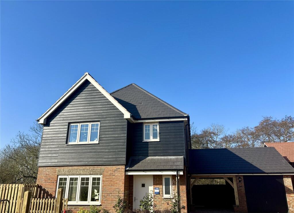 3-bed detached on Tower House Farm, The Street, Mortimer, Reading, RG7, £775,000